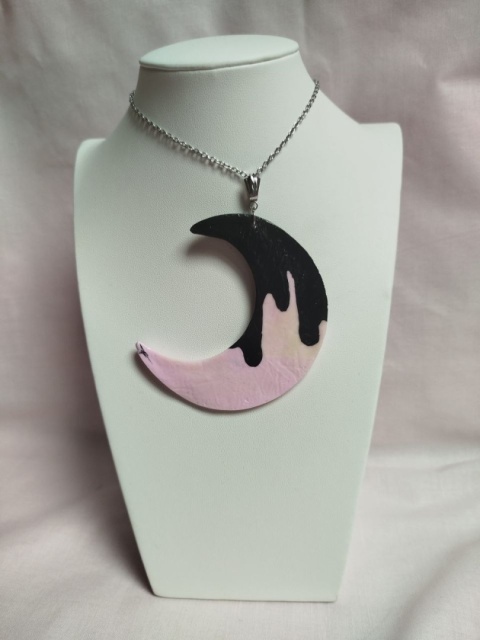 Naszyjnik-księżyc różowy z czarną polewą